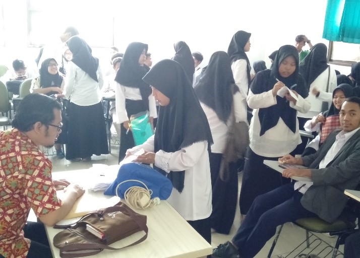 Kegiatan Pengawas Peserta Ujian Akhir ( UAS ) Semester Ganjil Tahun Akademik 2018-2019