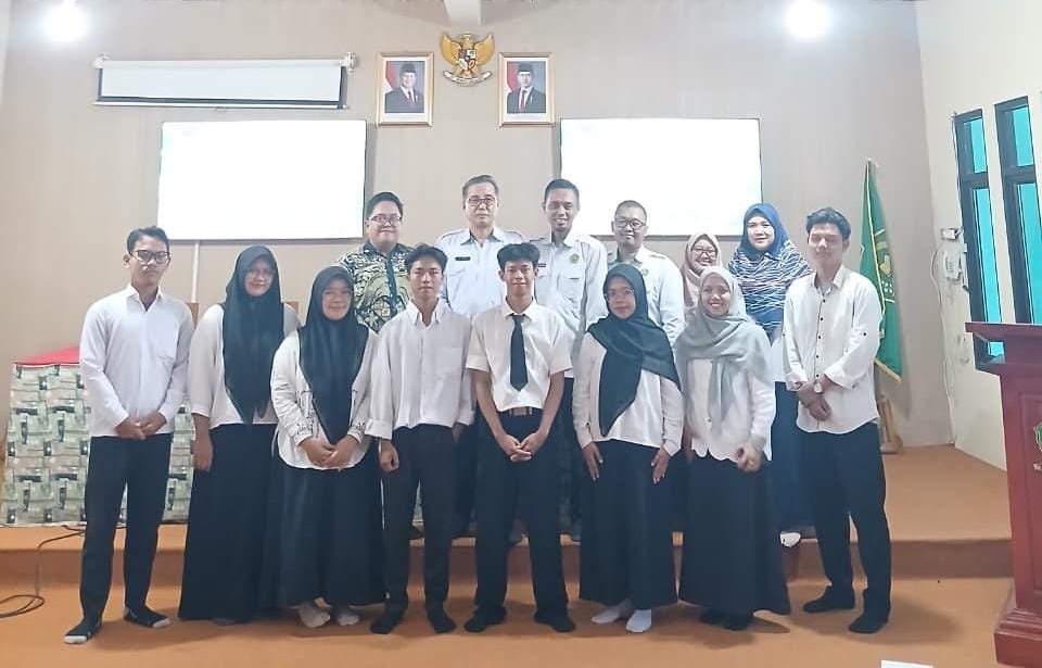 Delapan Mahasiswa SPI UINSSC Ikuti Penutupan PPL di MAN 1 Kabupaten Cirebon